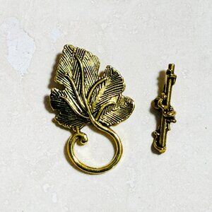 2/$20, Large Grape Leaf Shape Gold Tone Alloy OT Toggle Clasps 10 Sets